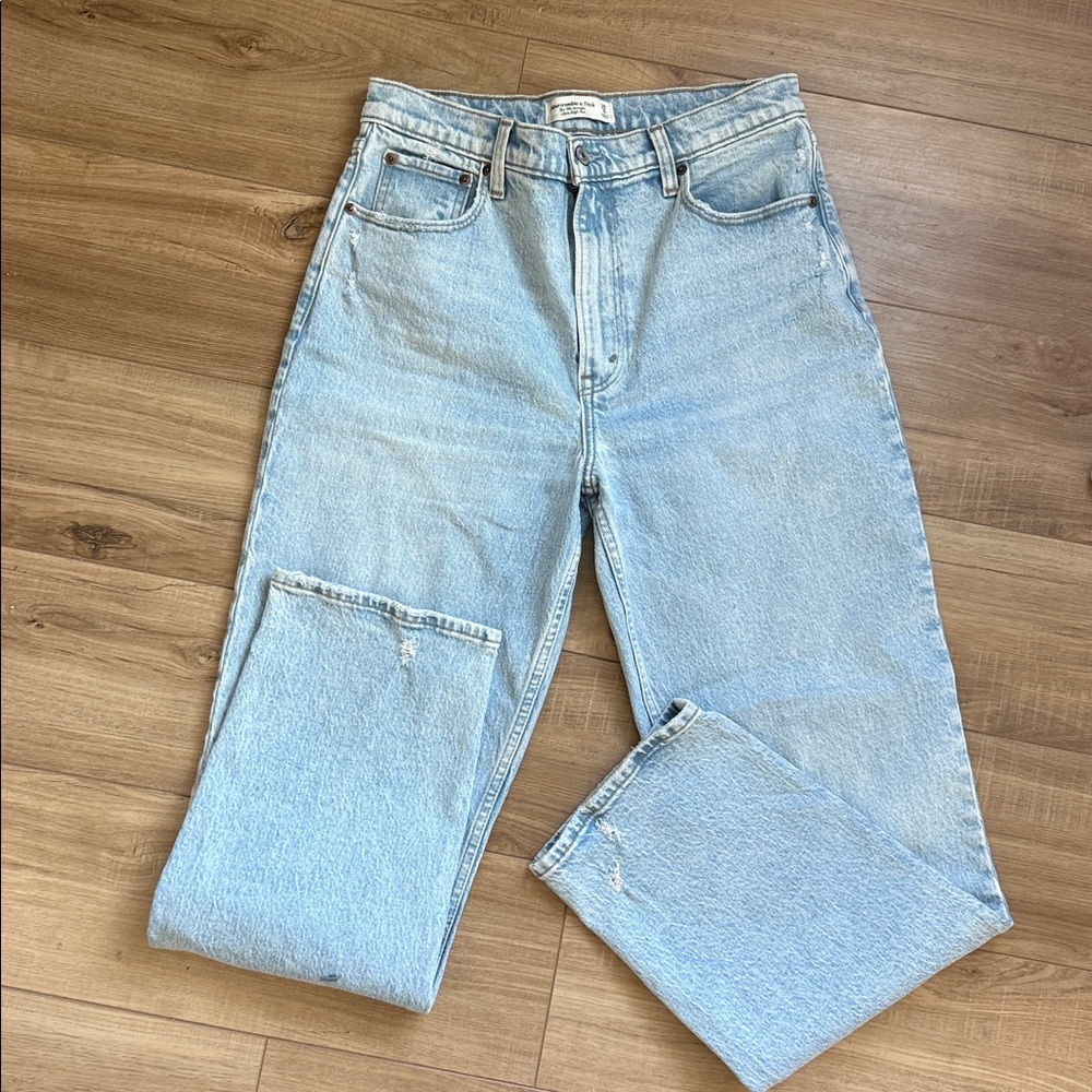Abercrombie & Fitch ’90s Straight Ultra High Rise Jeans Women’s 29 8R Light Wash
